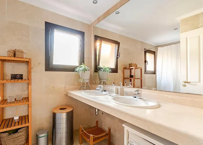 Appartement cosy avec piscine&plage à 5 min à pied *